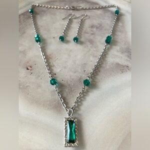 ✨Handmade Elegant Beaded Rhinestone Pendant Necklace & Earrings in Emerald Green
